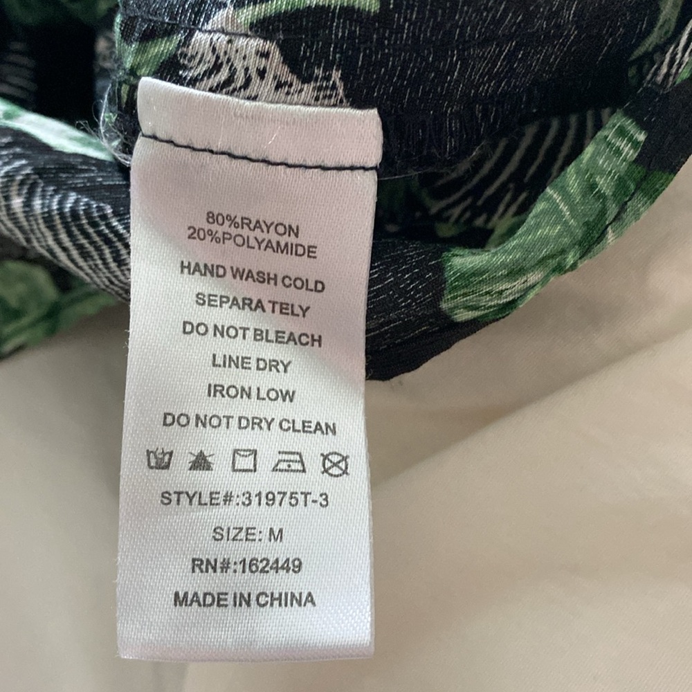 Milk & Honey Black Zebra bottoned crop top size M - Picture 5 of 5